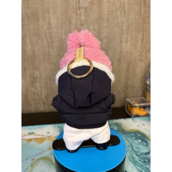 Labubu "Lychee Berry" plus Snow Gear and Board - Picture 4 of 4